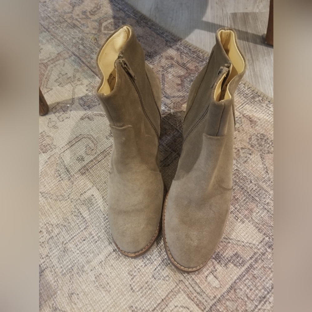 Sold on Ⓜ️ Paul Green munchen suede boots - Picture 2 of 7